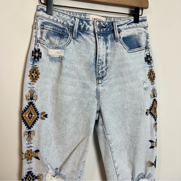DRIFTWOOD- Gizelle Geometric Embroidered Distressed Light Wash Denim Jeans - Picture 4 of 10